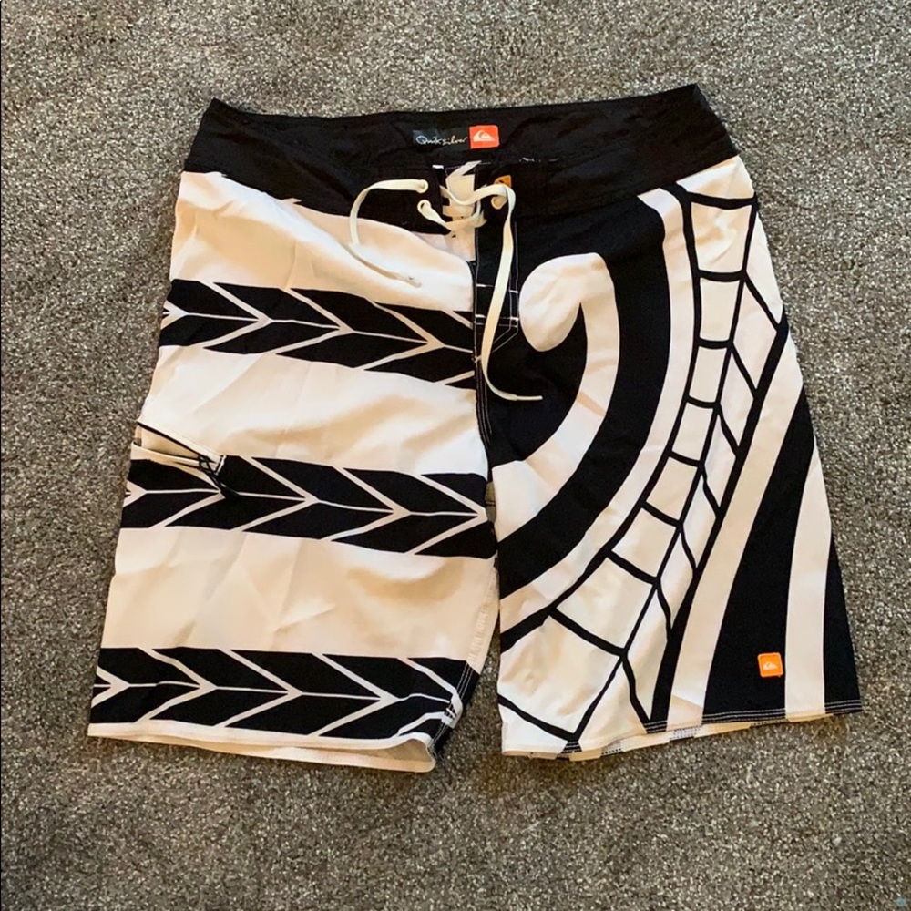 Men’s Quiksilver Board Shorts Sz. 34